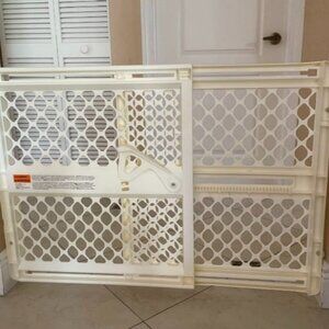 Supergate Ergo Child Gate, Baby Gate for Stairs and Doorways